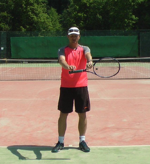 https://www.feeltennis.net/wp-content/uploads/2016/06/backhand-grip.jpg