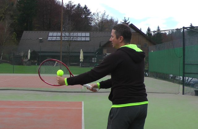 toss-fist tossing with the fist