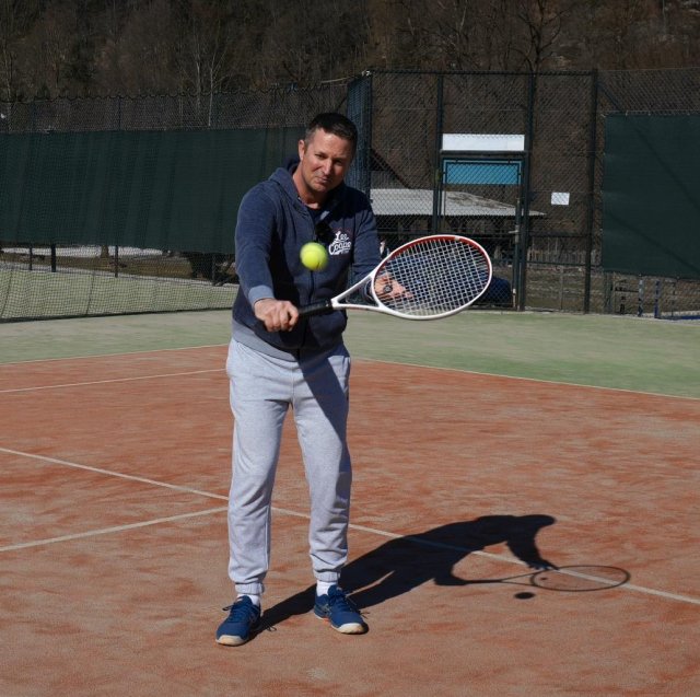backhand volley pop