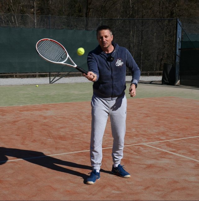 forehand volley pop