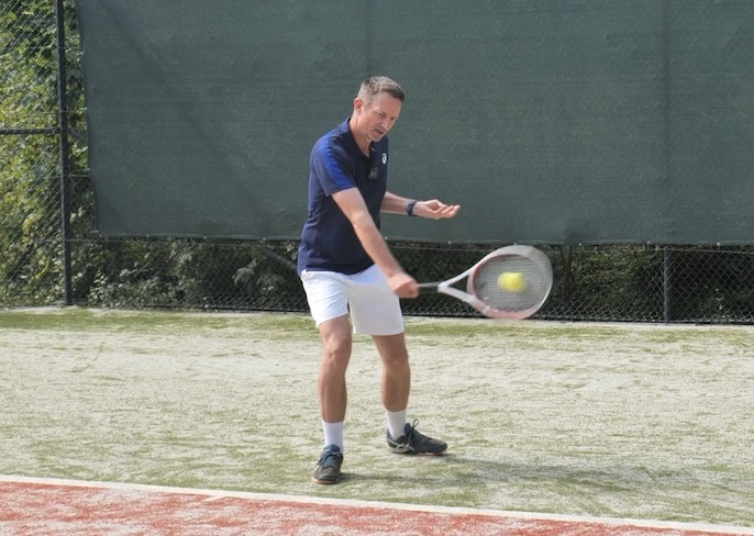 controlled backhand slice