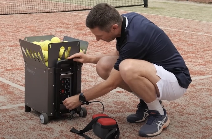 nisplay N2 tennis machine - charging