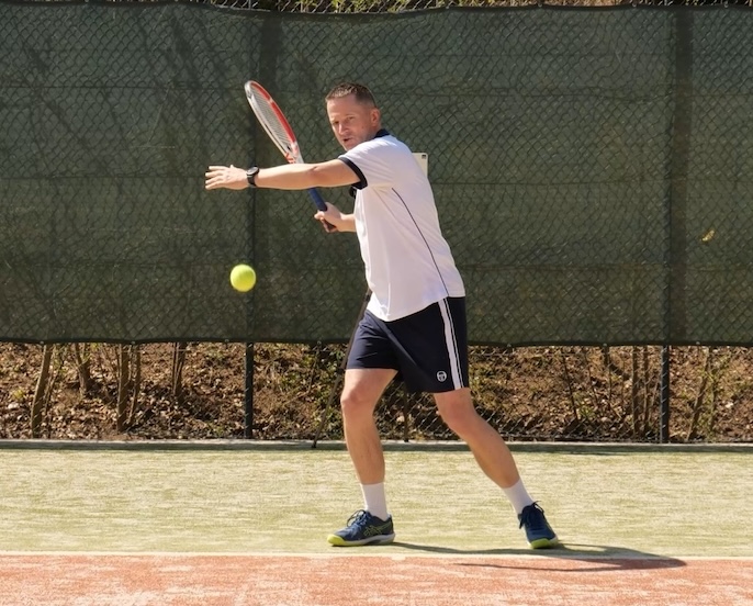 gofor open stance forehand is very powerful