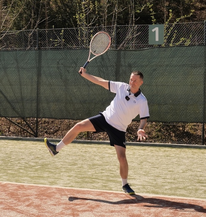 one-handed-bh-open poor one-handed backhand open stance