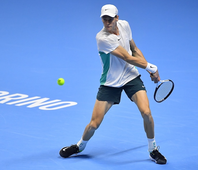 sinner Jannik Sinner two-handed backhand in open stance