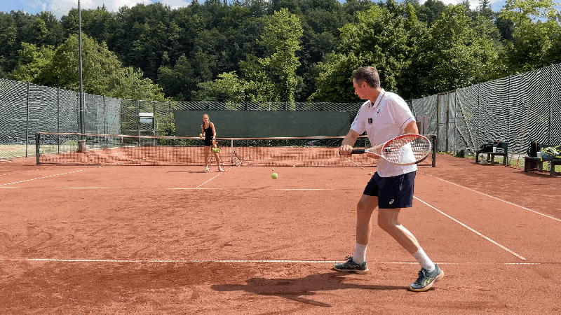 one-handed backhand slap